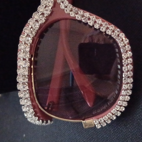 Sunglasses - Picture 2 of 5